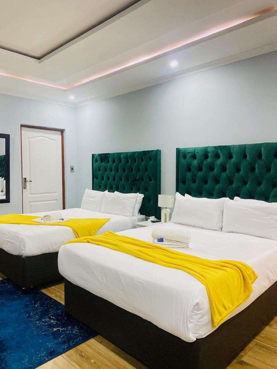 Airport Imperial Guest House เคมป์ตัน พาร์ค ภายนอก รูปภาพ