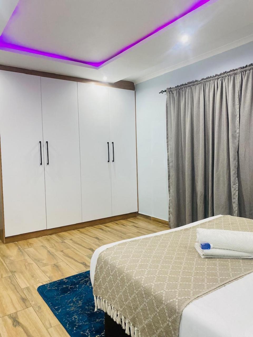 Airport Imperial Guest House เคมป์ตัน พาร์ค ภายนอก รูปภาพ